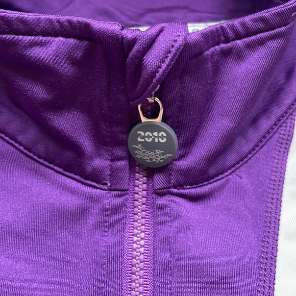 🍀Sale 4/$20 Official Vancouver 2010 Olympics Sunice athletic top, sz M - Picture 4 of 8